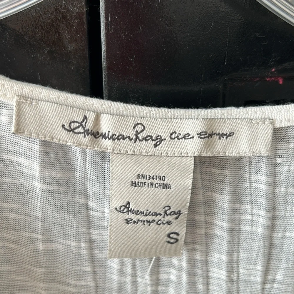 Like new cream colored floaty top, size small